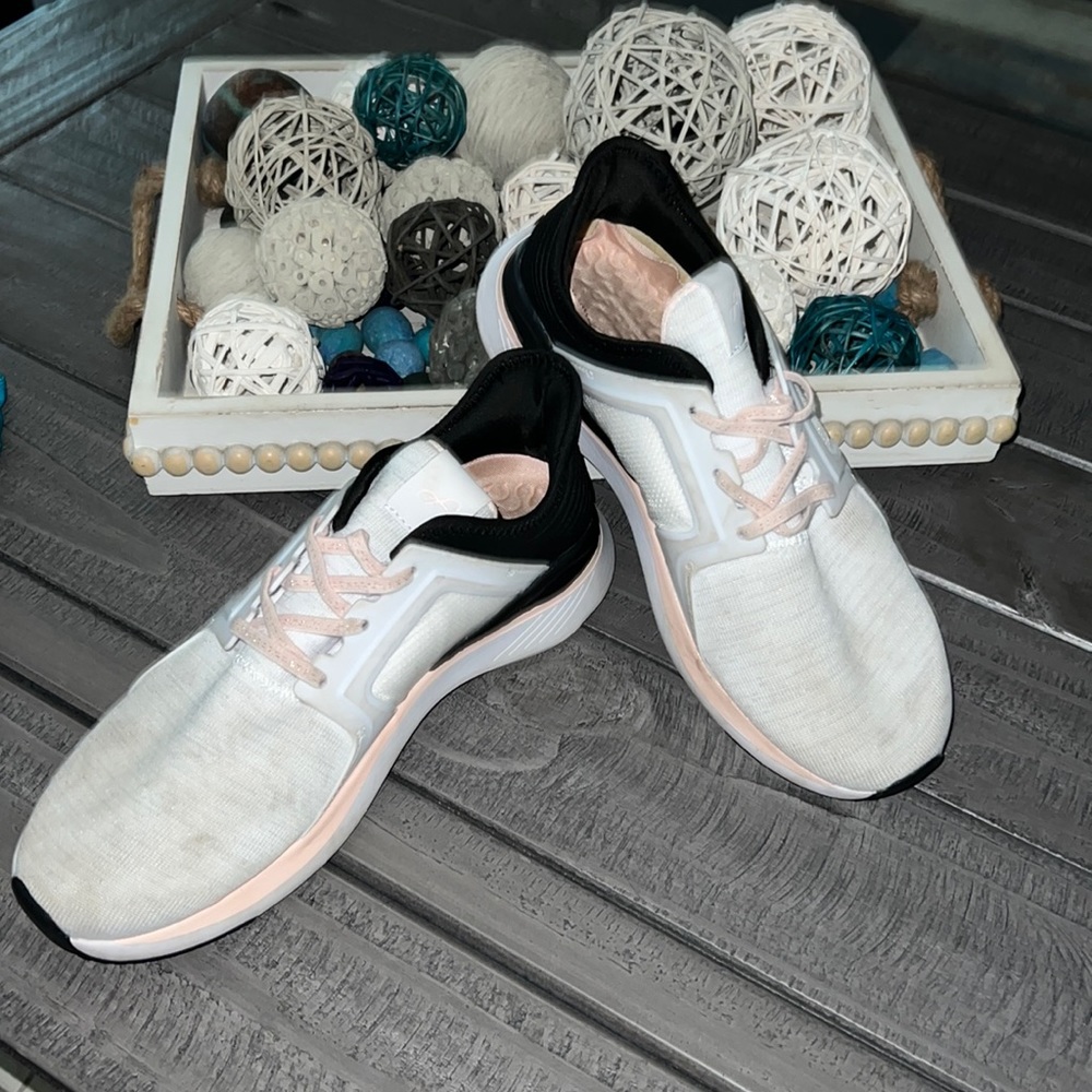 Ladies Freely SZ 10 shoes. A little dirty from my daughter but not worn out.
